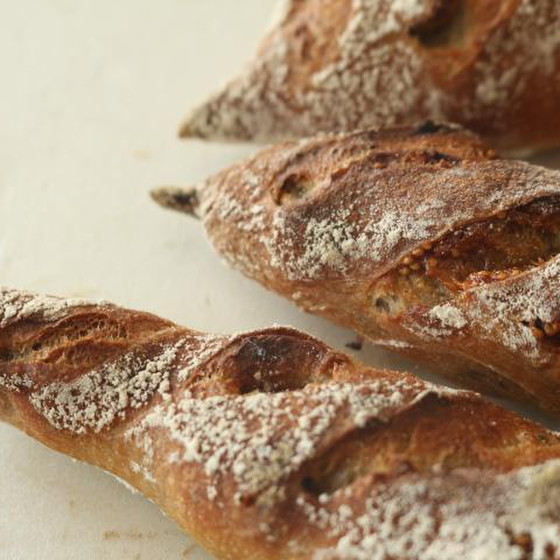 ピスタチオは塩炒りして、黒胡椒が効いてます