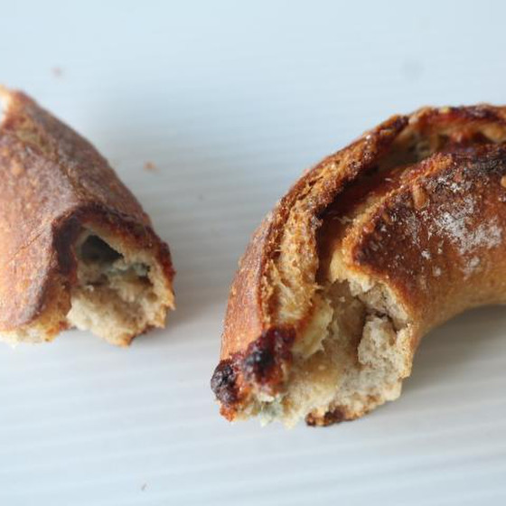 中にはブルーチーズとクリームチーズが…