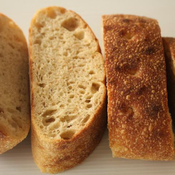 ほとんど捏ねずに、時間とパンチでつないで作る基本のフォ