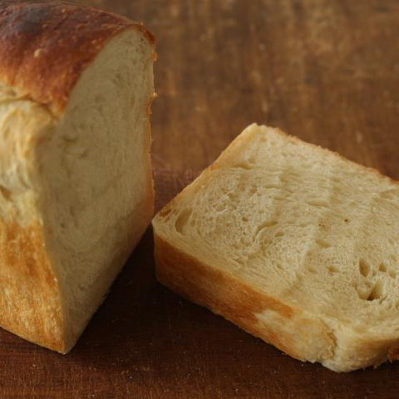 毎日の食卓に欠かせない。シンプルなパンです。