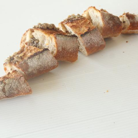 食べやすい生地を目指す。発酵などのプロセスを探ります