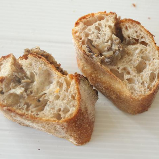 食べやすい生地を目指す。発酵などのプロセスを探ります