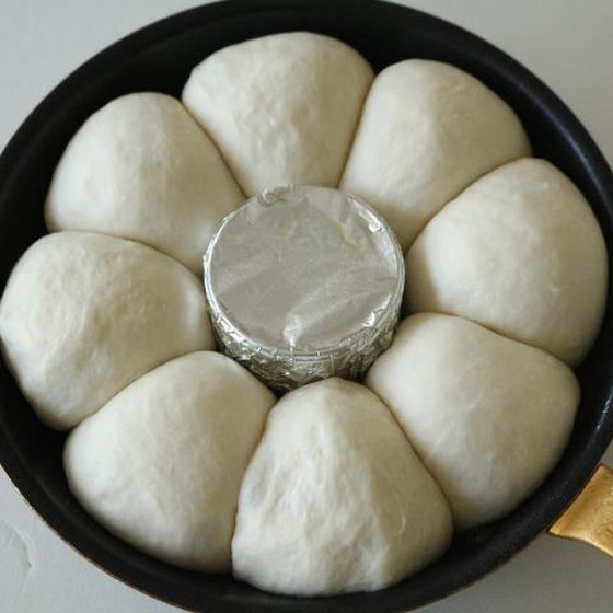 国産小麦と塩とホシノ天然のみで焼き上げたシンプルなパン