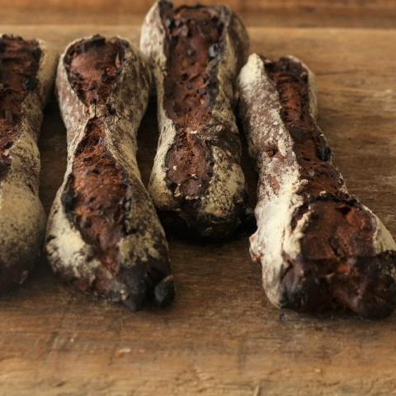 『カカオニブとカカオのフィセル』＆『黒米食パン』の2種類