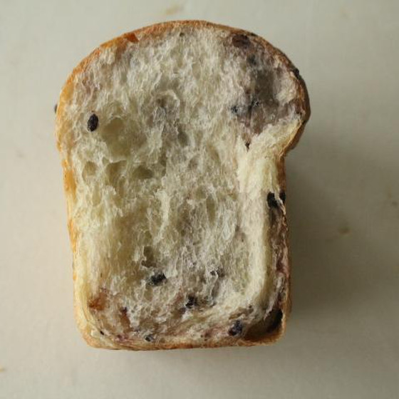 しっかり捏ねてグルテンを出すことで、よく窯伸びしま