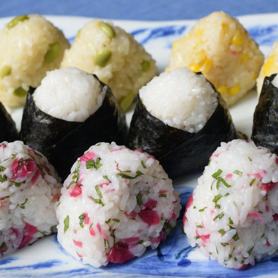 新米でおにぎりを作りましょう！