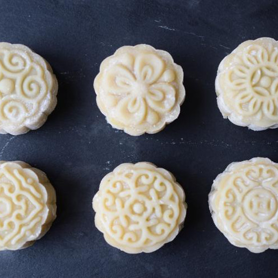 中秋の名月に合わせて　ムーンケーキ（月餅）を作りましょう！