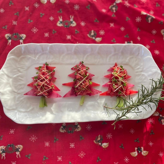 １）レッドクリスマスツリー