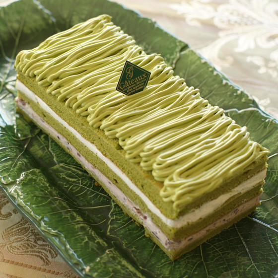 抹茶のスフレケーキとコーヒー豆のディアマン
