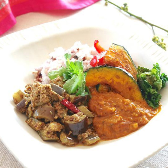 【全３品】おうちで作れるスパイスカレー３種。それぞれ違うテイストの奥深い味わい！ 　カレー粉を使った作り方もご紹介します。