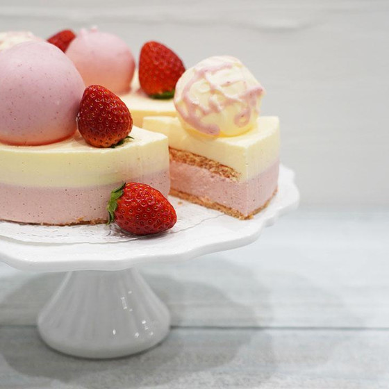 チョコボールデコレーションが可愛い❤︎いちごみるくケーキ