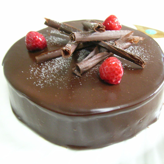 A6 ショコラフランボア/ お豆のケーキ