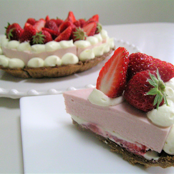 A10　苺ムースのチョコタルト/ バナナとくるみのケーク