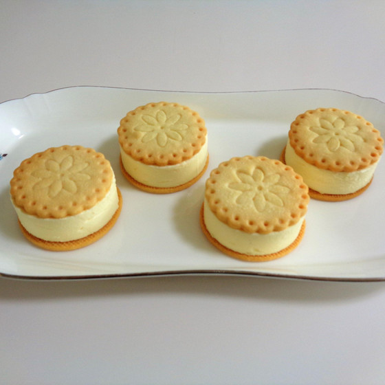 A14  パッションのクッキーサンド / 冷凍できる桃ゼリー