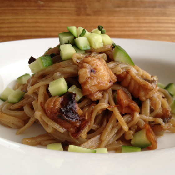 ピリリと辛い？山椒のパスタ　鱧ときゅうりのソース