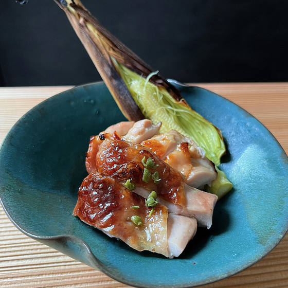鶏のつけ焼き　付け合わせはトウモロコシ予定
