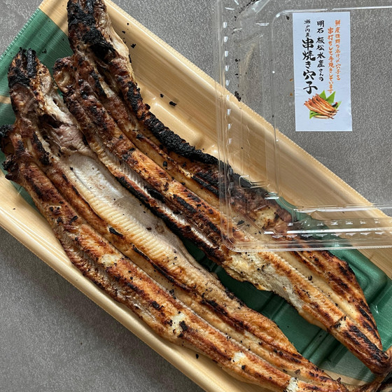 明石の板松水産　炭火焼き穴(大)をお一人様1尾使用