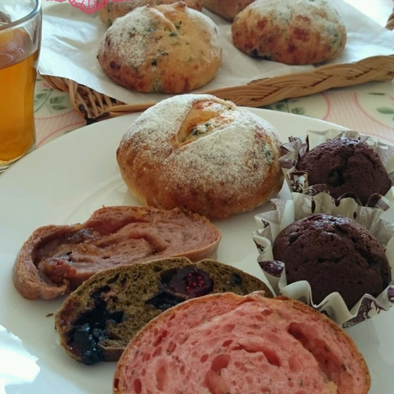 あこ酵母　スピナッチ＆チェダーチーズブレッド