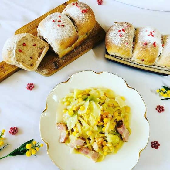春を先取り！イチゴミルクパンと春野菜のスープパスタ