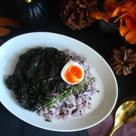 おうちハロウィンパーティーは黒カレーで