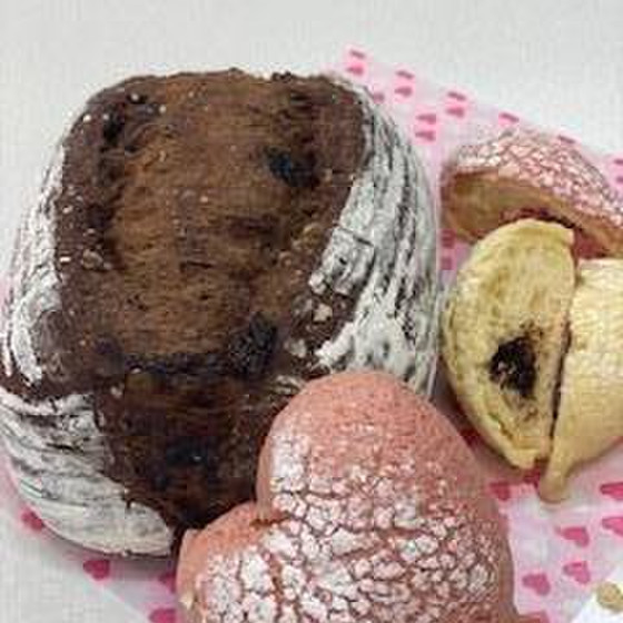 チェリーショコラカンパーニュとハートのメロンパン♡