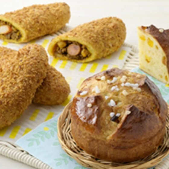 ザクザク焼きカレーパンとパネトーネトロピカル