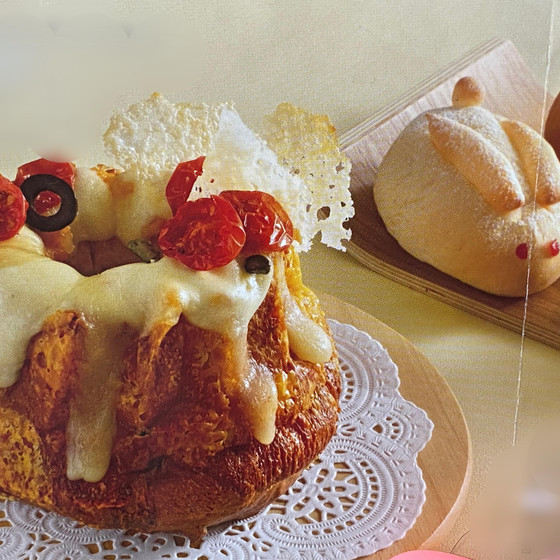 チーズのとろけるクグロフサレと迎春うさぎあんぱん
