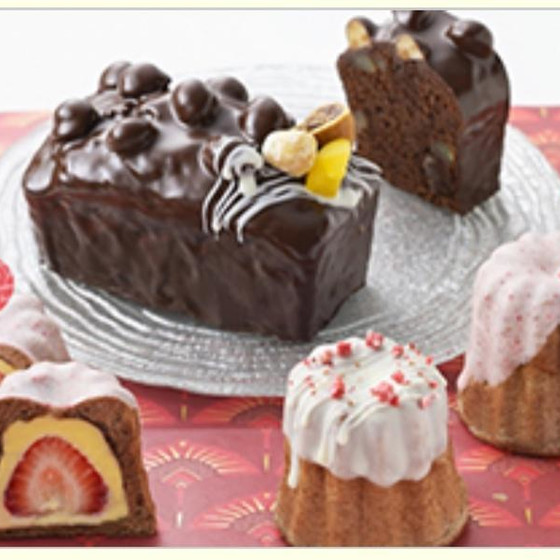 バレンタインケーキ♡マカダミアナッツショコラとカヌレ苺シュー♡