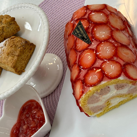 ベリーベリーBerryと苺コンフィの苺バタースコーン