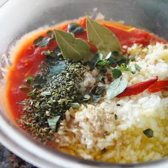 レンジでトマトソース（ピザにもパスタにもおススメです）