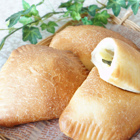 とろ〜りチーズがたまらない♪しっかり閉じて包み込もう！