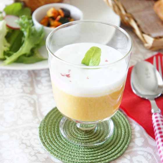 いろんな風味を感じられるスープはカプチーノ仕立てに