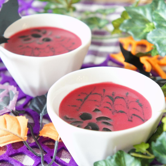オリーブの蜘蛛を浮かべハロウィン気分盛り上げましょう♬