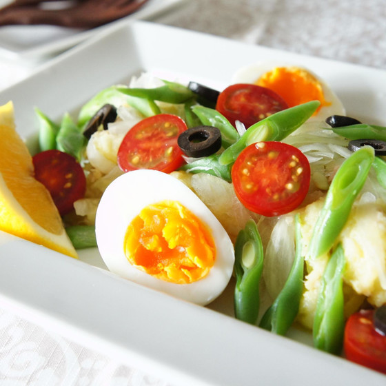 ニース風サラダには彩野菜がたっぷり