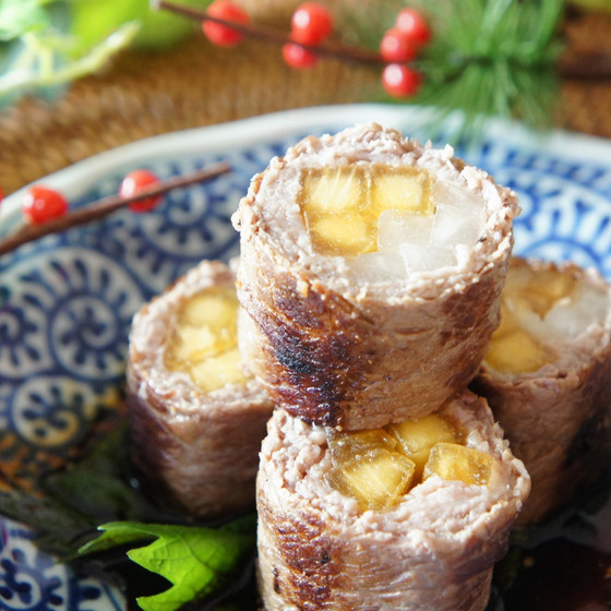 牛肉に大根と柿を巻いて甘酸タレをかけて