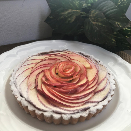 「紅玉りんごの花びらタルト・薔薇」