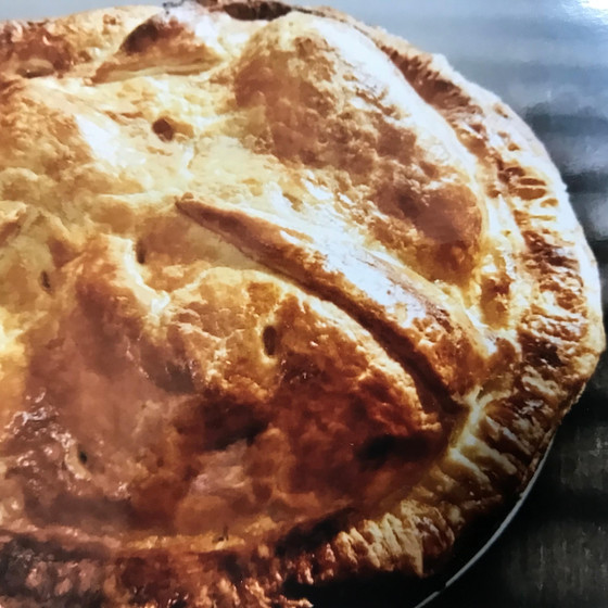 「アップルパイ」りんごをたっぷり詰めたパイ（１８㎝パイ皿で１台）