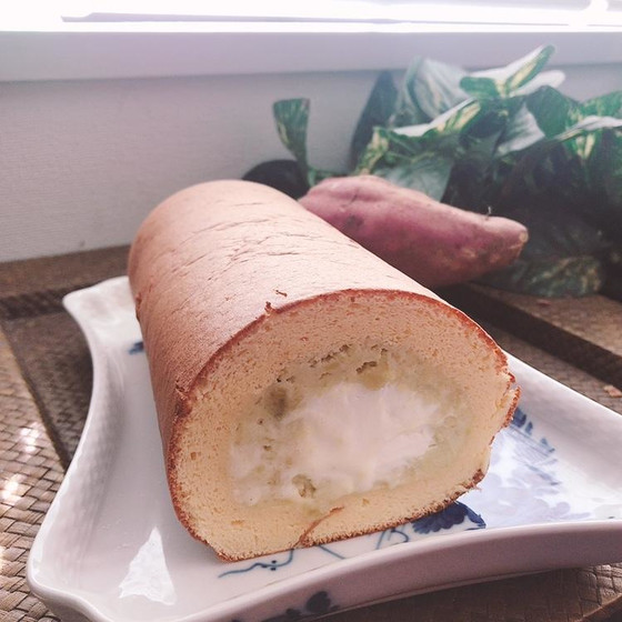 「スイートポテトロールケーキ」２４㎝長さ１本実習