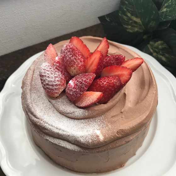 「いちごのチョコレートショートケーキ」(１５㎝丸１台実習)