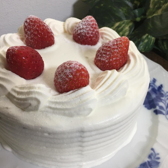 「いちごのショートケーキ」定番のいちごショートを１５㎝丸１台実習