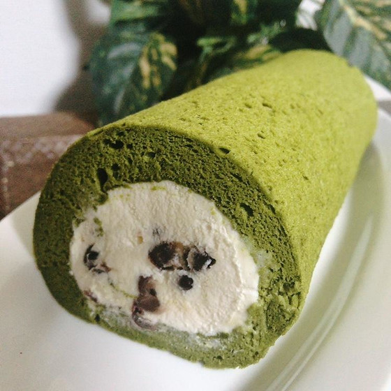 「抹茶のシフォンロールケーキ」２４㎝長さ１本実習