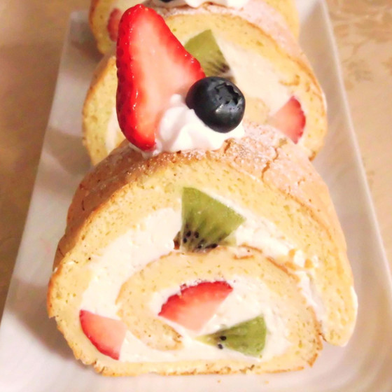 イチゴ入りチーズロールケーキ♪ ルレ・オ・フロマージュ