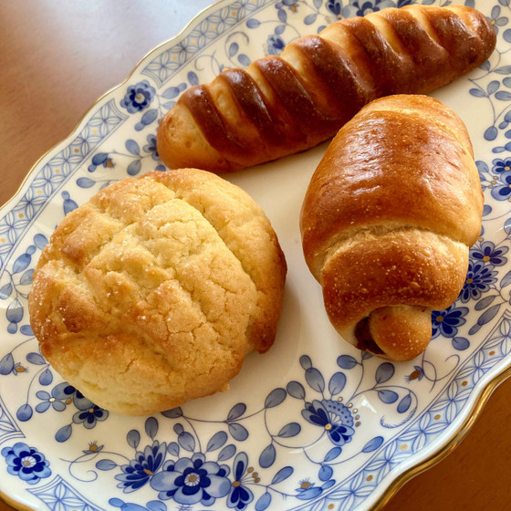 あこ酵母　蜂蜜メロンパンとブルーベリーロール