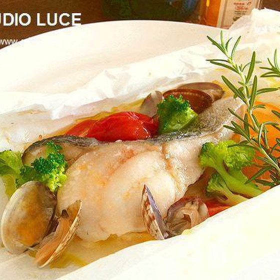 カルトッチョ（魚の香草包み焼）