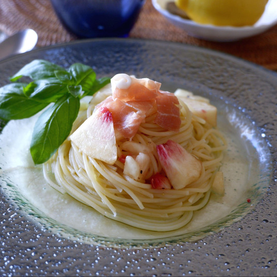 桃と生ハムの冷製パスタ