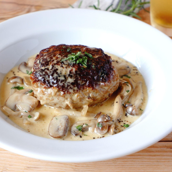 きのこクリームの煮込みハンバーグ