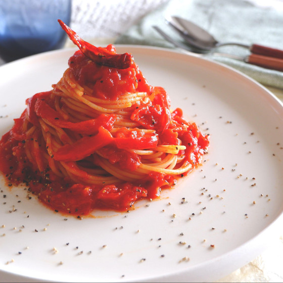 真夏に真っ赤なパスタ