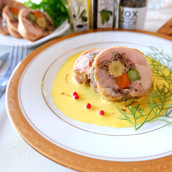 チキンのインボルティーニ　サフランクリームソース