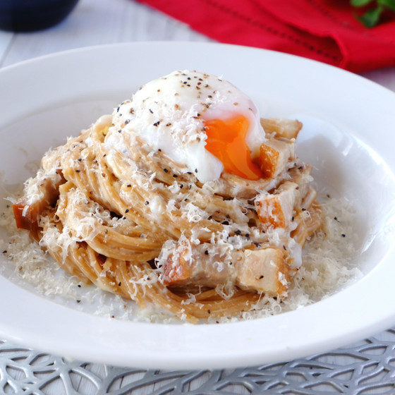 パスタのお土産付き♪チーズたっぷり粉雪カルボナーラ　華やかな前菜やチキンのパイ包み焼き　パーティーに嬉しい全4品