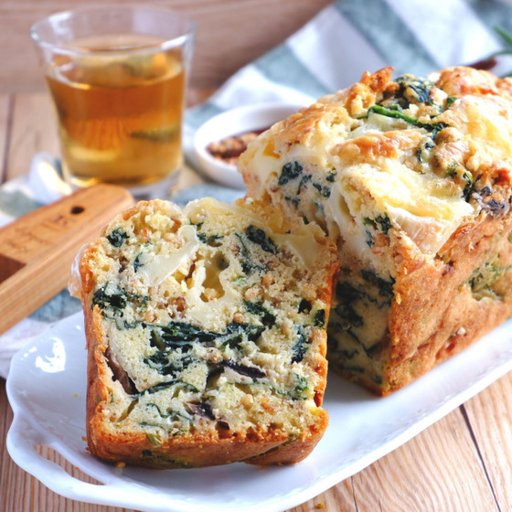 入り玄米と味噌が入ったほうれん草のケークサレ